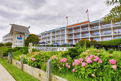 La Mer – Beachfront Resort.